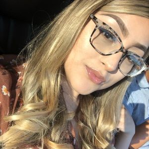 Meet your Posher, Cecilia